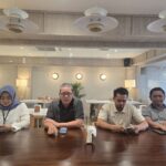 FOTO. Hadir saat konferensi pers yakni Area Manager Amanda Brownies Sulawesi Papua (Mubarak Azis), Area Supervisor Amanda Brownies Sulawesi Papua (Nurtayyibul Yama), ⁠Kepala Divisi HRGA Amanda Brownies Sulawesi Papua (Arie Arya) dan Kepala Divisi Finance & Accounting Amanda Brownies Sulawesi Papua (Ines Winansari).