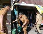 Walikota Makassar Munafri Arifuddin bersama Direksi PDAM Makassar melakukan peninjauan air bersih di Kecamatan Tallo