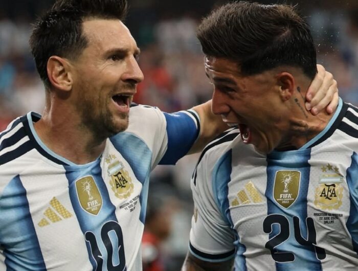 RAYAKAN KEMENANGAN. Lionel Messi dan Enzo Fernández rayakan kemenangan Argentina atas Mesir, skor 3-2 dan lolos ke perempat final Piala Dunia FIFA 2026. (foto : Instagram Enzo Fernández)